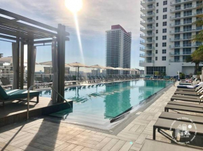 Luxury 3-bedroom with breathtaking view - Daily resort fee and parking not included